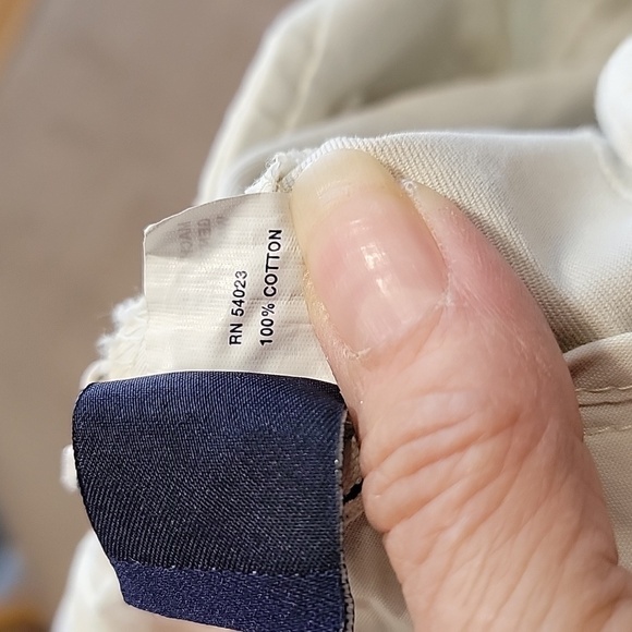 Gap Size 6 Khaki 6" Inseam Shorts, Gently Used Condition - Picture 10 of 10